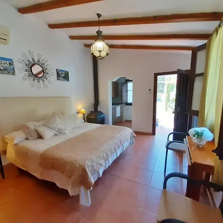 Bed & Breakfast Escuela La Crujia 4*