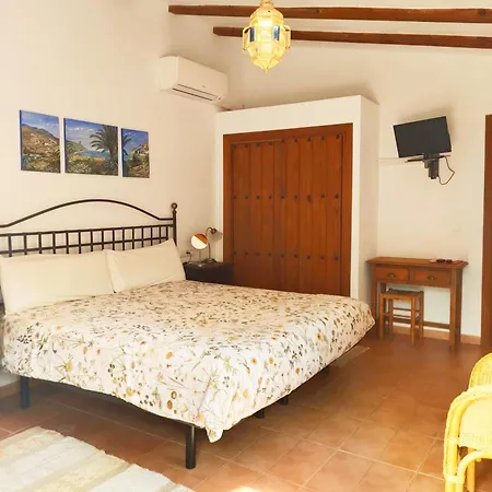 Escuela La Crujia Bed & Breakfast 4*