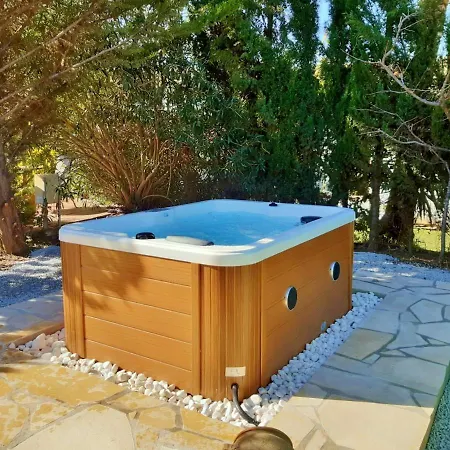 Escuela La Crujia Bed & Breakfast 4*